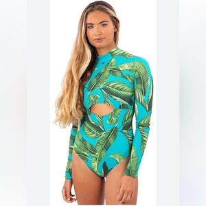 Coco beach Ripcurl one piece swimsuit 🩱 long sleeves pull back zipper Size M